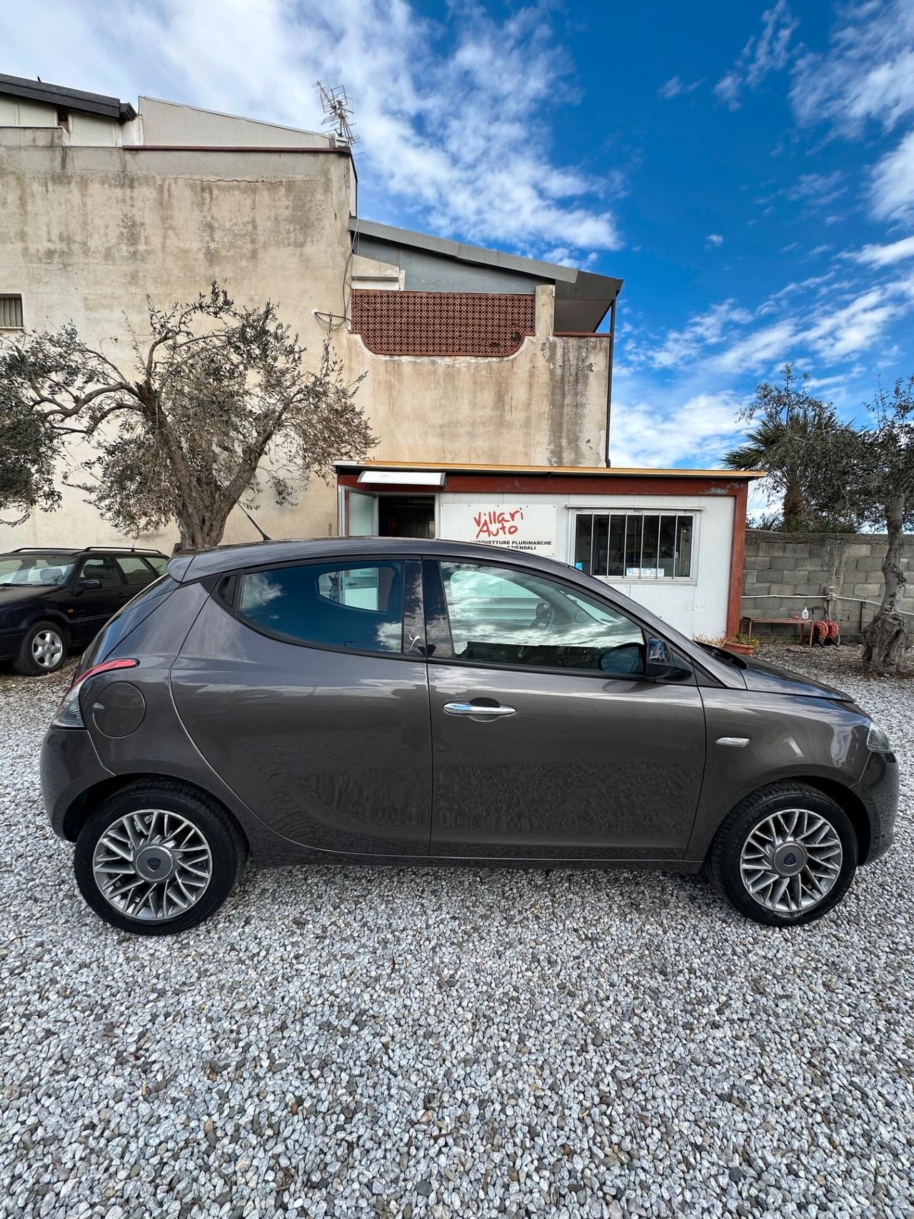 Lancia Ypsilon 1.2 69 CV 5 porte S&S Gold