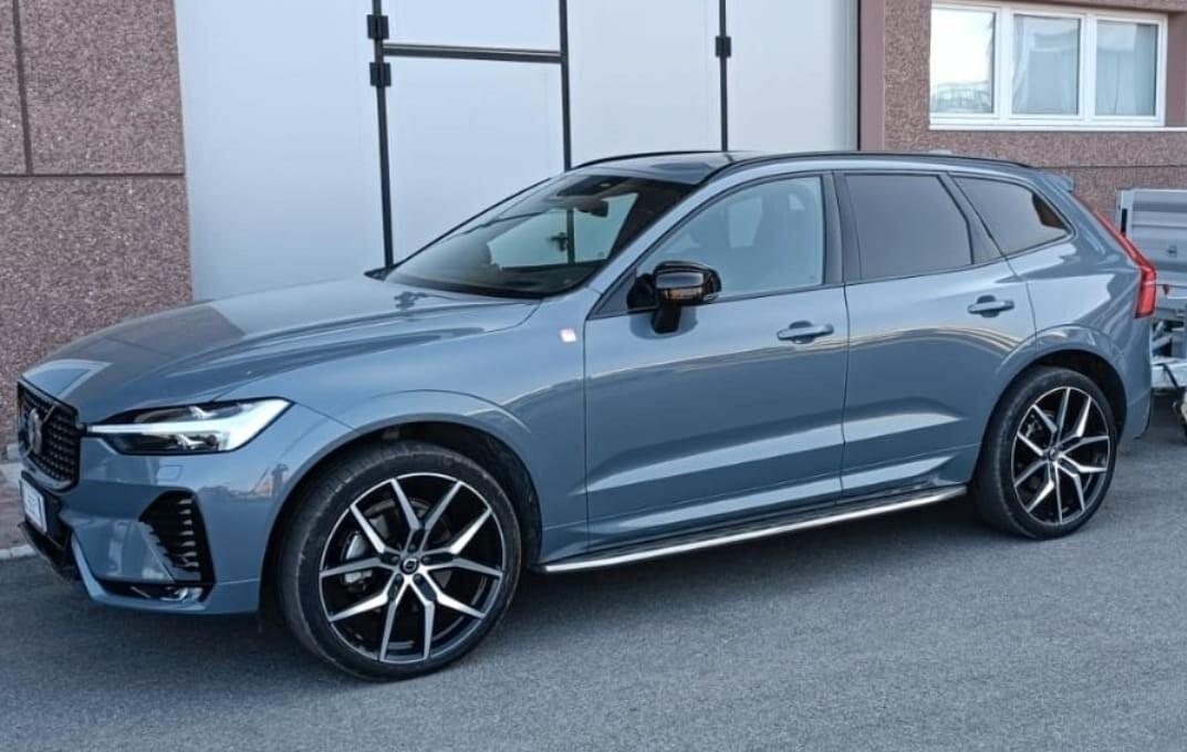 Volvo XC 60 XC60 B4 (d) AWD automatico Plus Dark