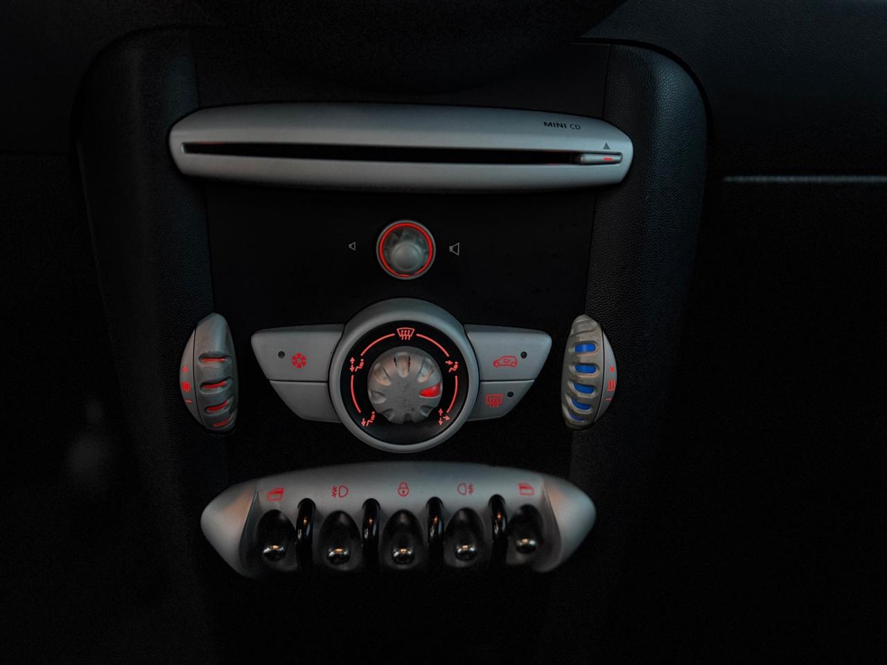 Mini 1.6 16V One D 90cvTotal Black Ok neopatentati