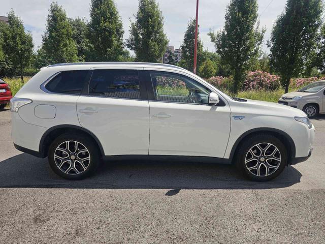 MITSUBISHI Outlander 2.0 MIVEC 4WD PHEV Instyle