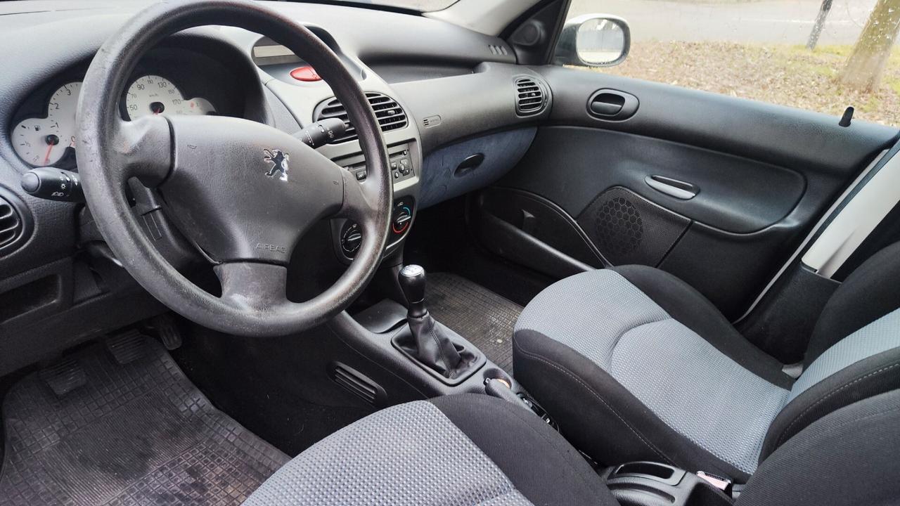 Peugeot 206 1.1 5p. XT