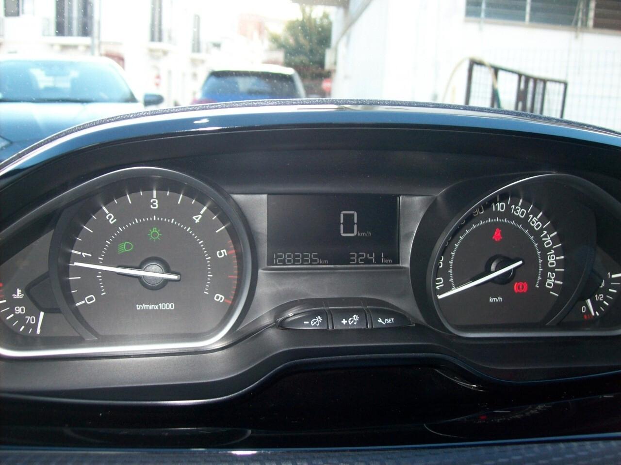Peugeot 2008 1.6 BlueHDi 100CV Business