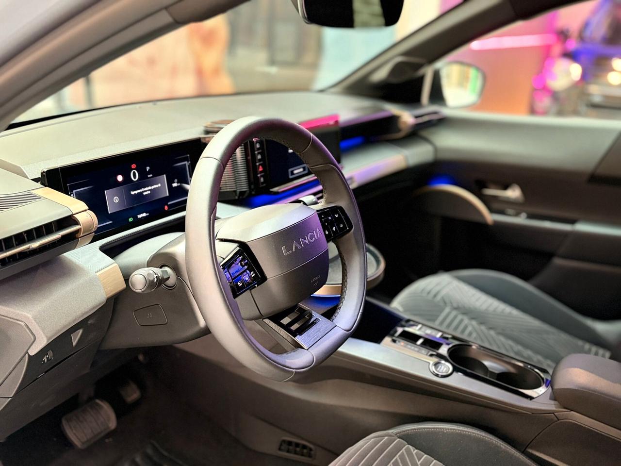 Lancia Ypsilon Hybrid e-DCT Edizione Cassina automatica