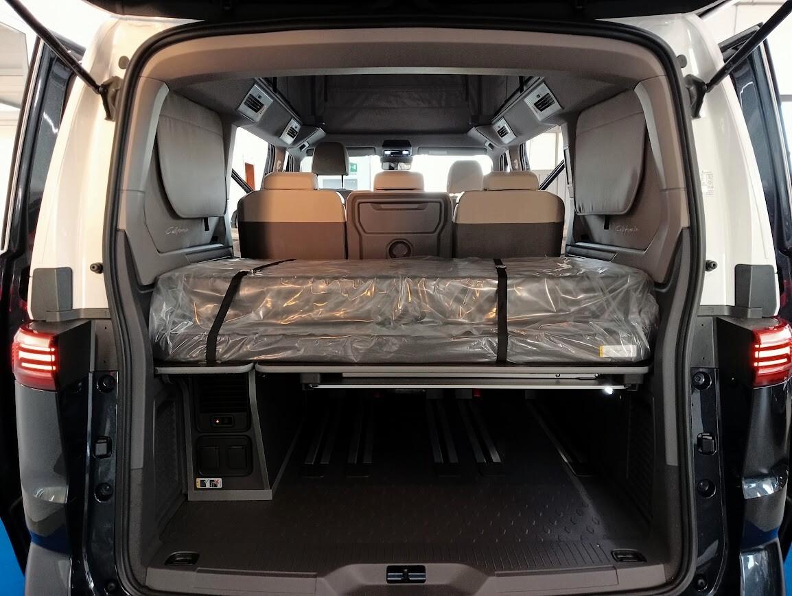 Volkswagen T7 California TRICOLOR TOUR TDI DSG LED 360 *OK 104 E AUTOCARRO*