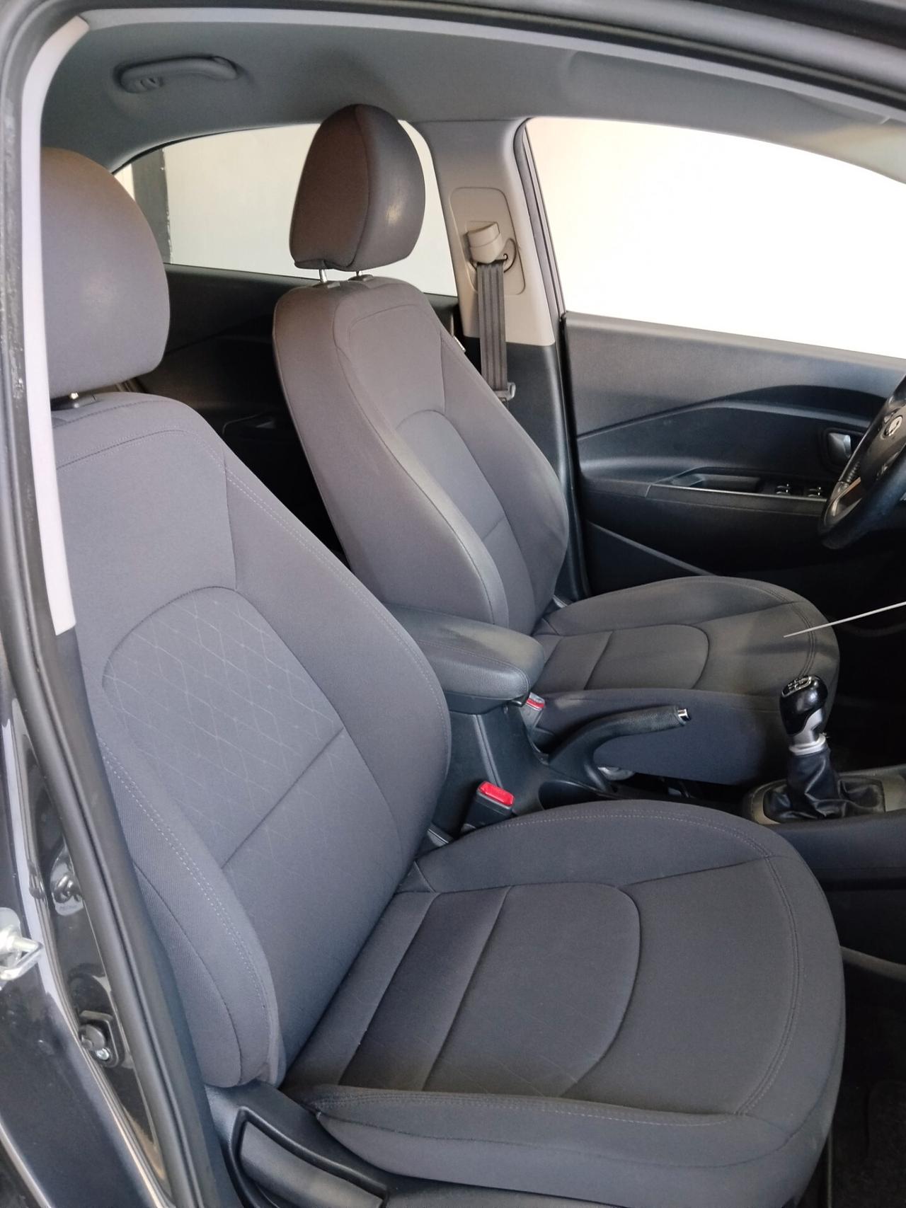 Kia Rio 1.1 diesel 2015 CON GARANZIA