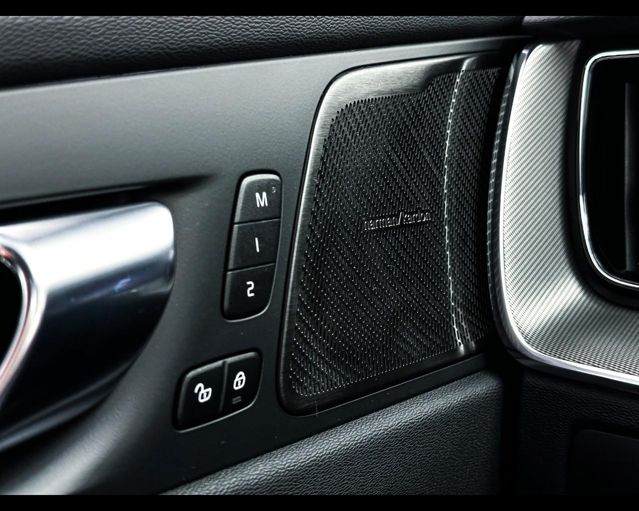 VOLVO XC60 (2017-->) - XC60 T6 Plug-in hybrid AWD automatico Core