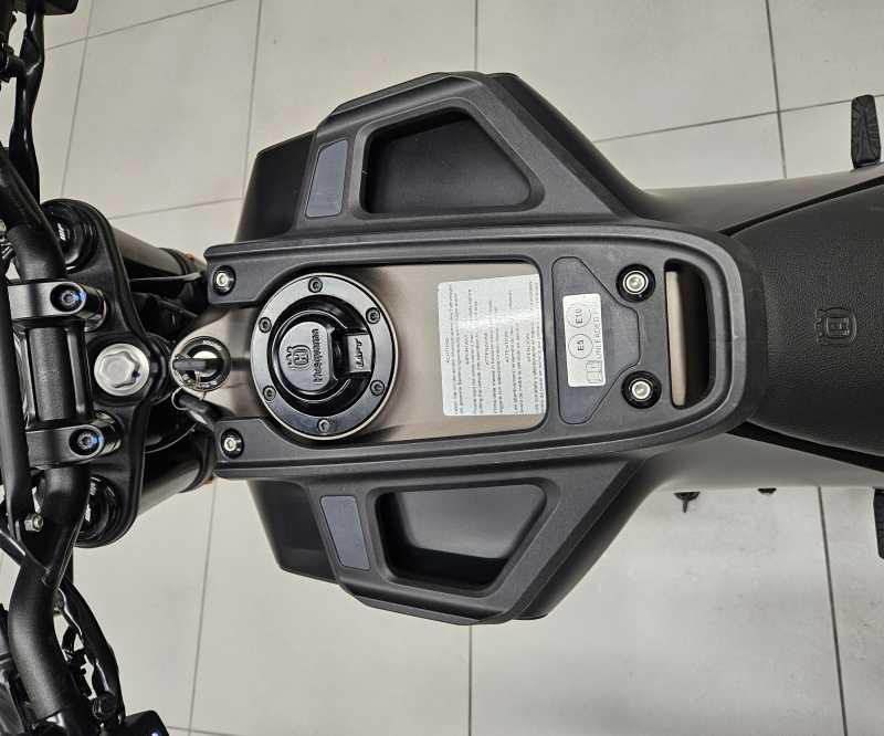 Husqvarna Svartpilen 125 - 2024