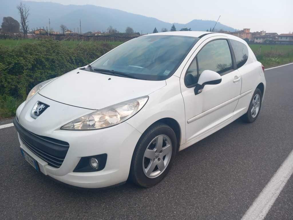PEUGEOT 207 1,4 BENZINA- OK NEOPATENTATI
