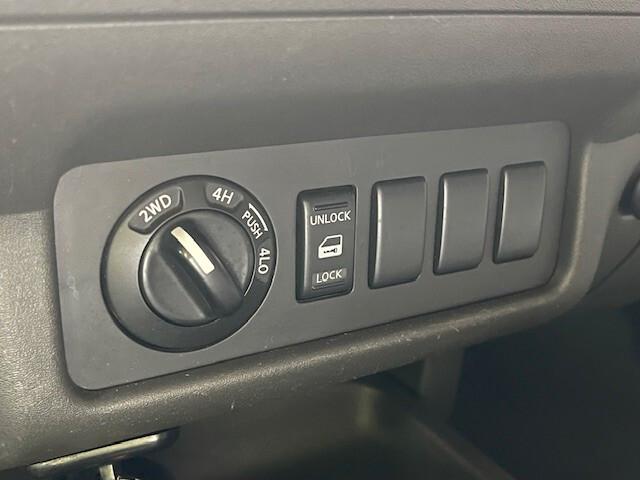 Nissan Navara 2.5 dCi 4 porte Double Cab ANNO 2008