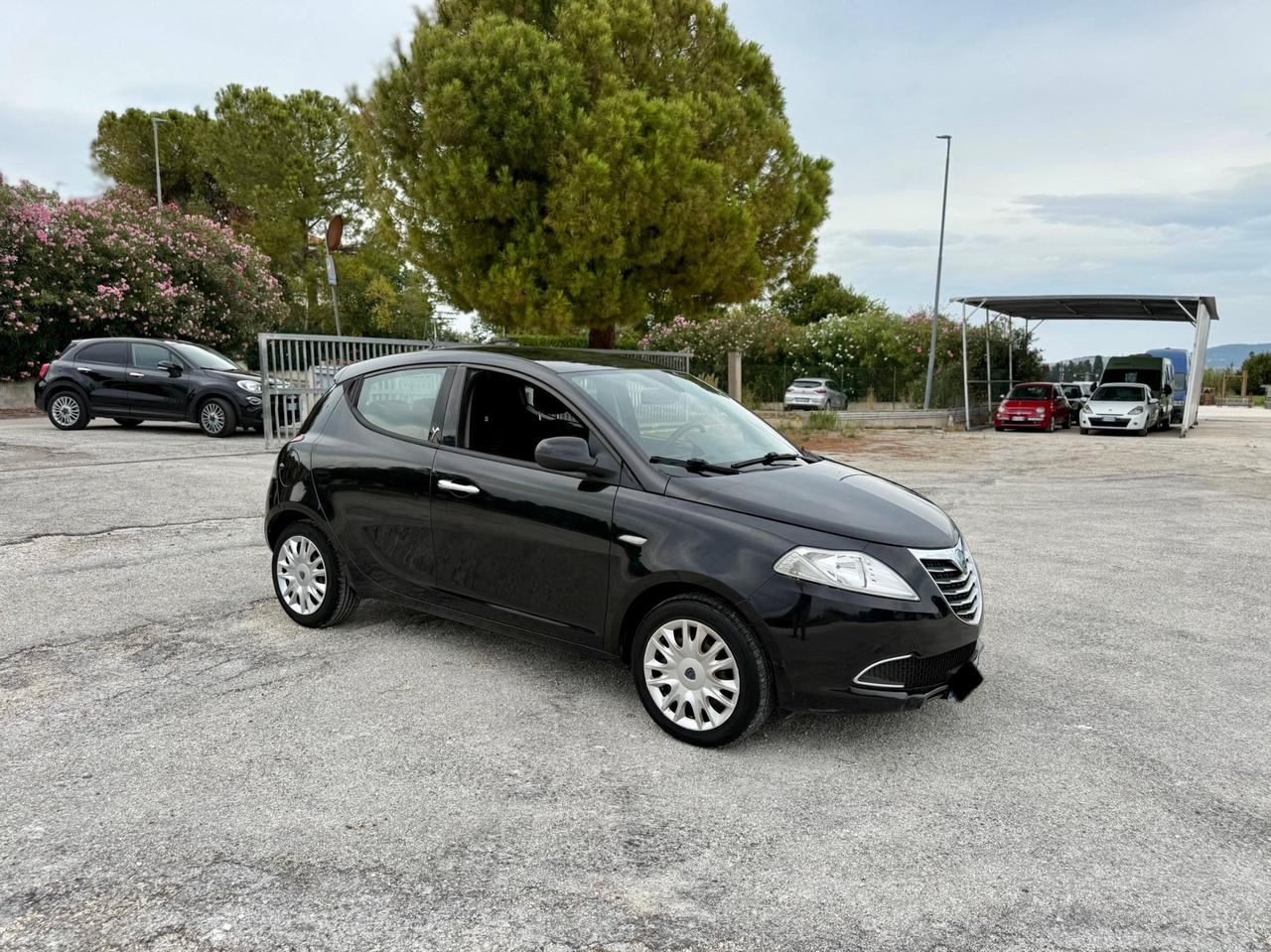 Lancia Ypsilon 1.2 benzina 5porte NEOPATENTATI