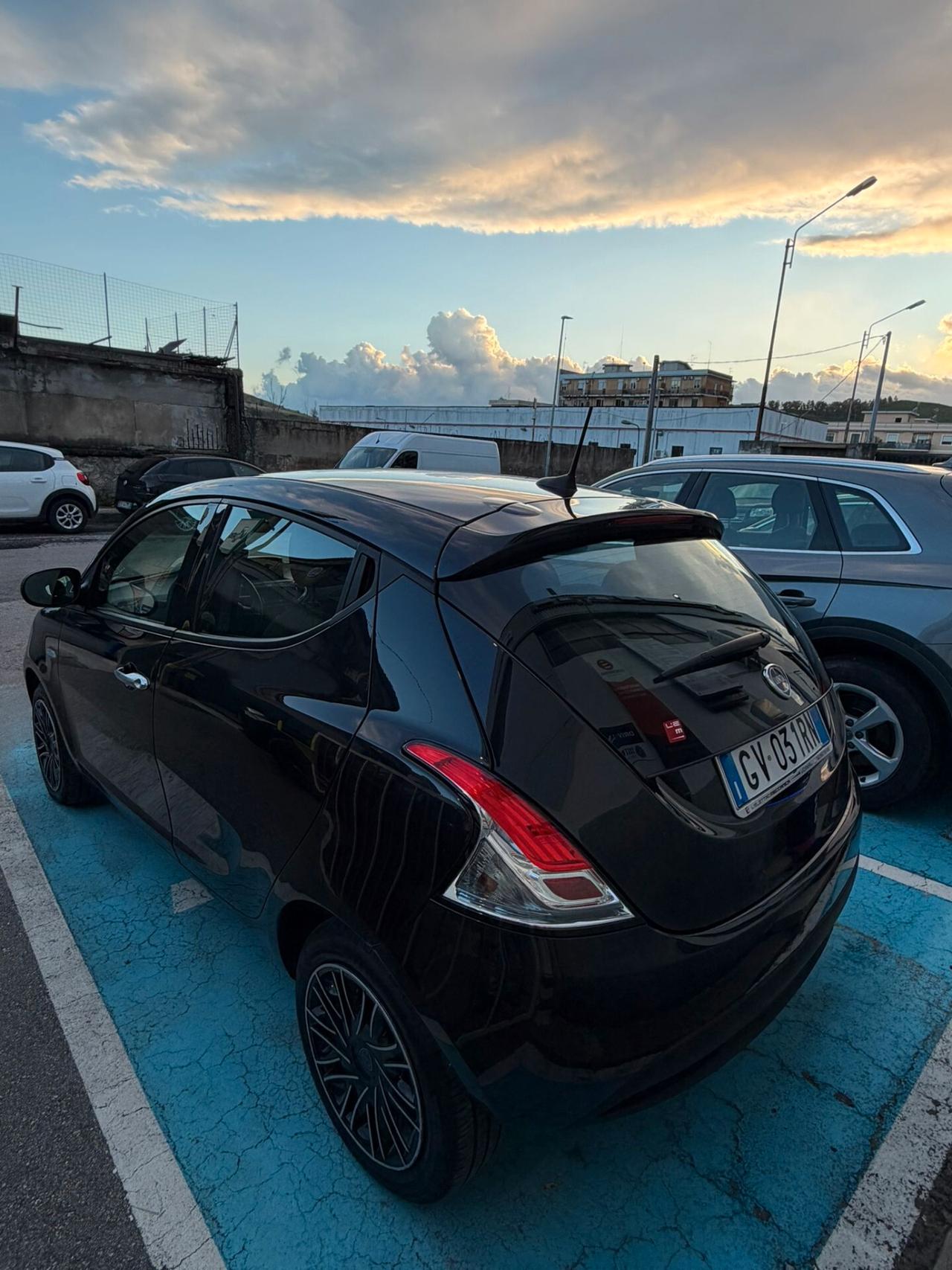 Lancia Ypsilon 1.0 FireFly 5 porte S&S Hybrid Platino