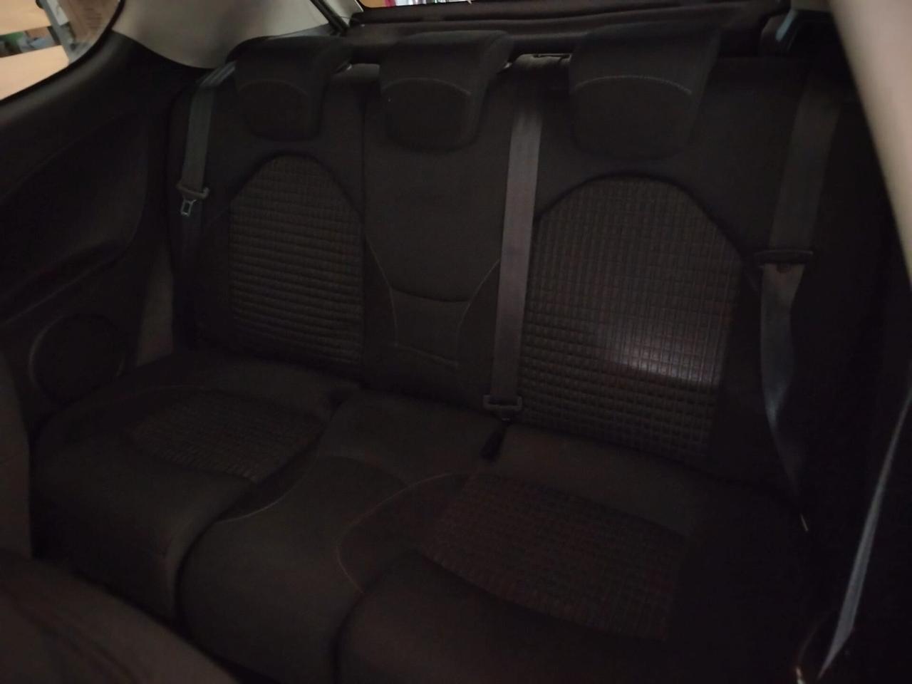 Alfa Romeo MiTo 1.6 JTDm 16V Distinctive 2010