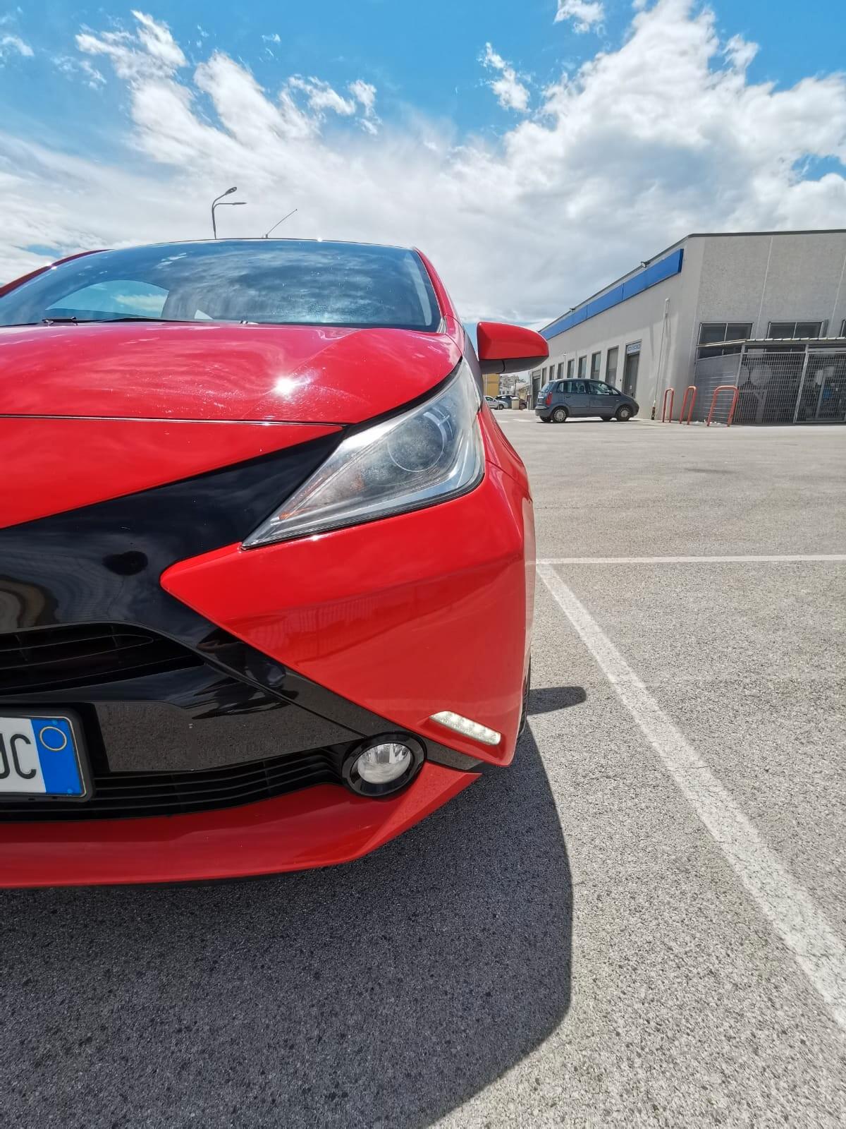 Toyota Aygo 1.0 VVT-i 69 CV 5P. x-cool 2014