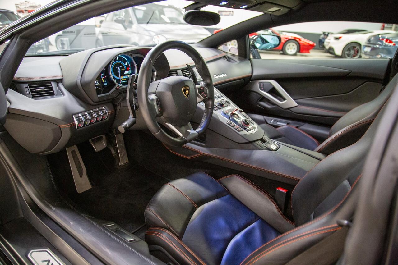 Lamborghini Aventador 6.5 V12 LP700-4