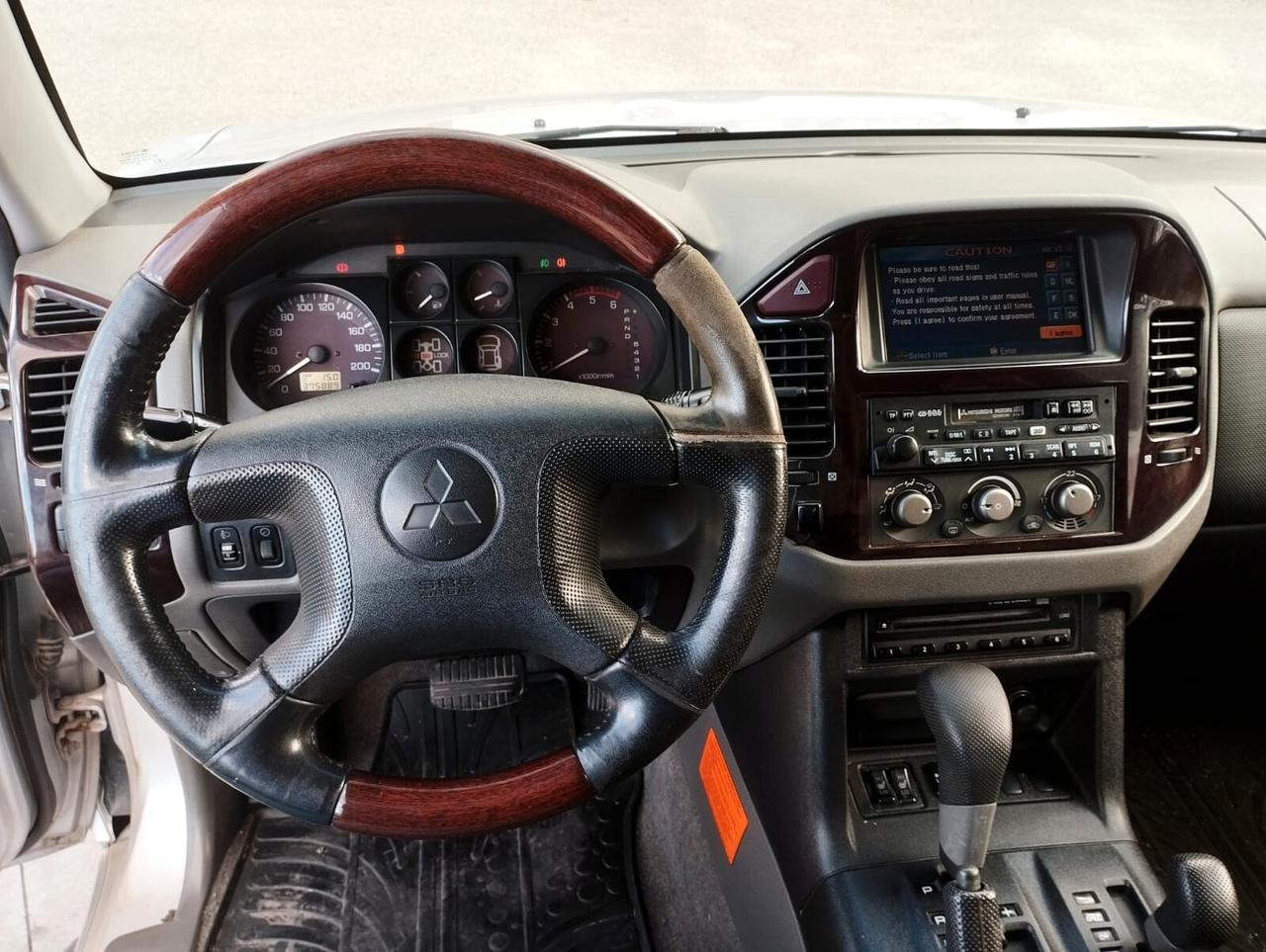 Mitsubishi Pajero 3.2 16V DI-D 3p. GLS2 Autocarro