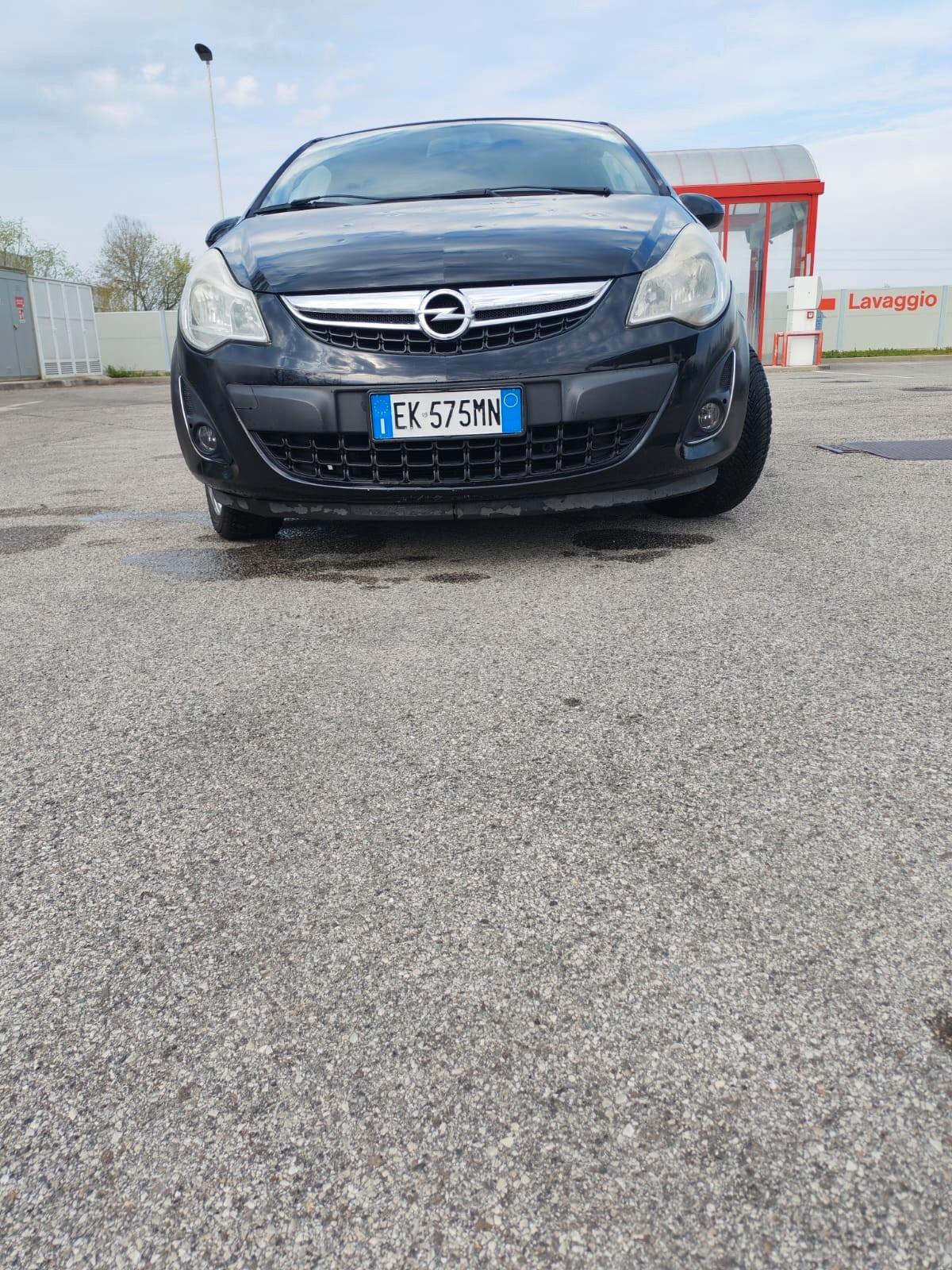 Opel Corsa 1.2 3 porte b-color