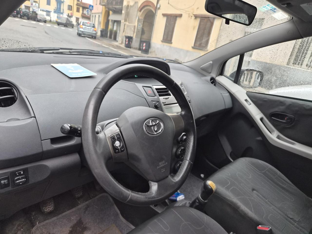 Toyota Yaris 1.0 5 porte