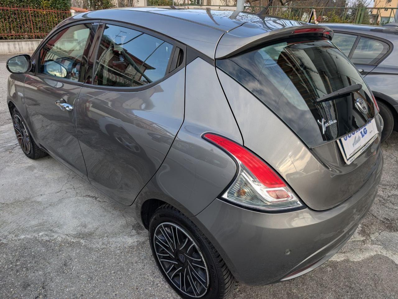 Lancia Ypsilon 1.2 69 CV 5 porte Gold