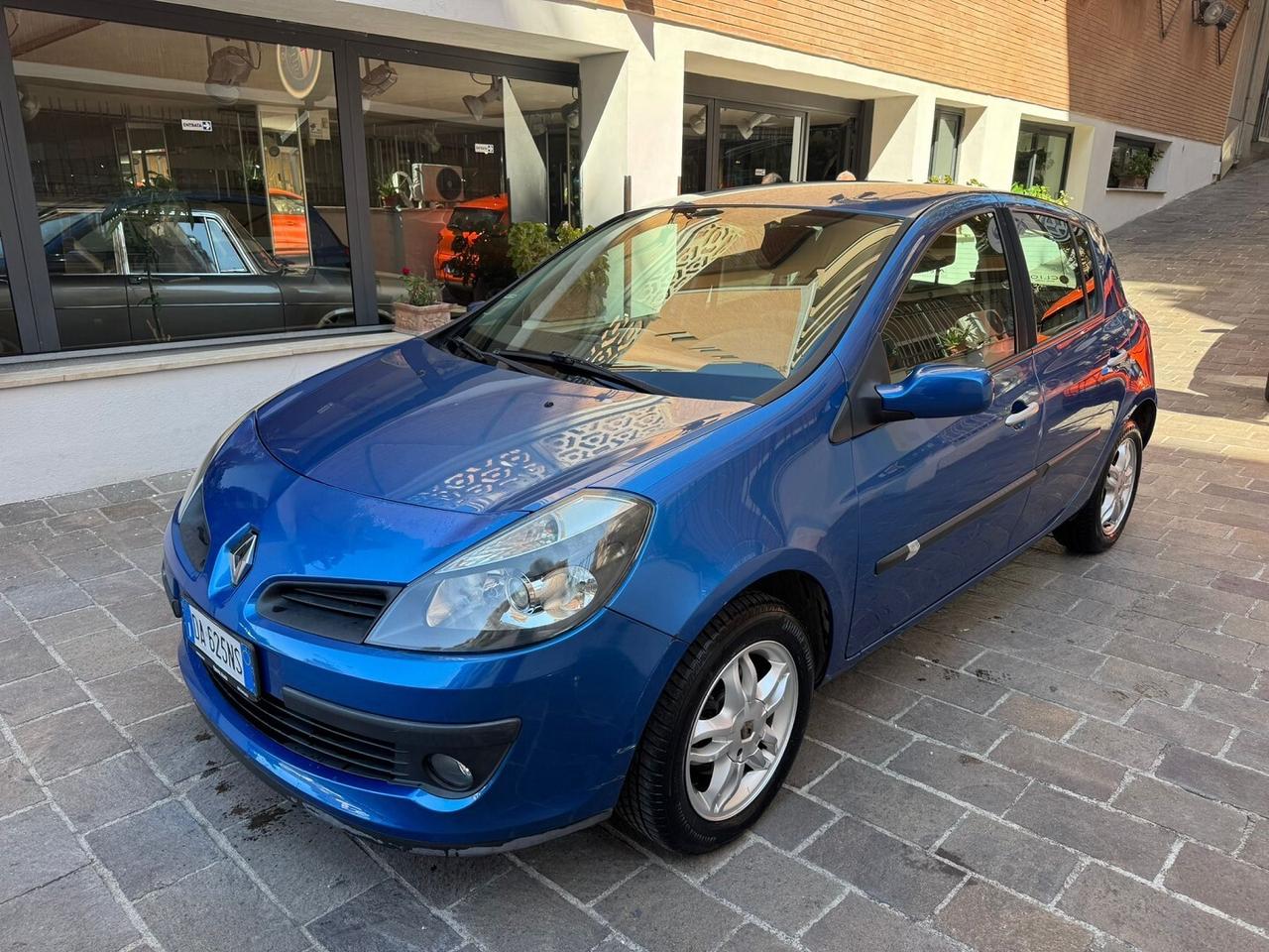 RENAULT Clio 1.2 16V 5 porte Luxe