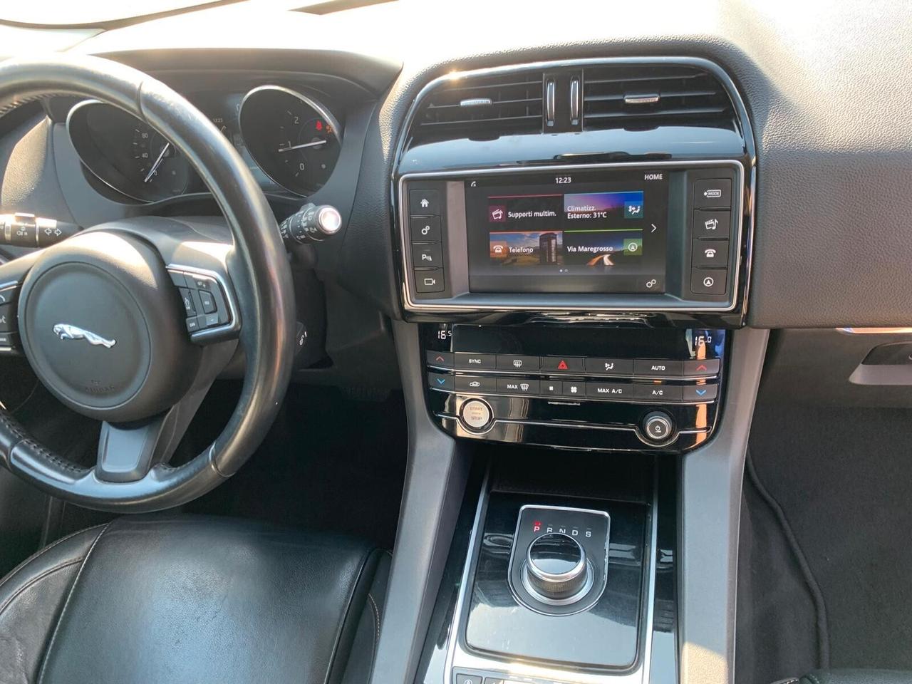 Jaguar F-Pace 2.0 D 180 CV AWD aut. R-Sport