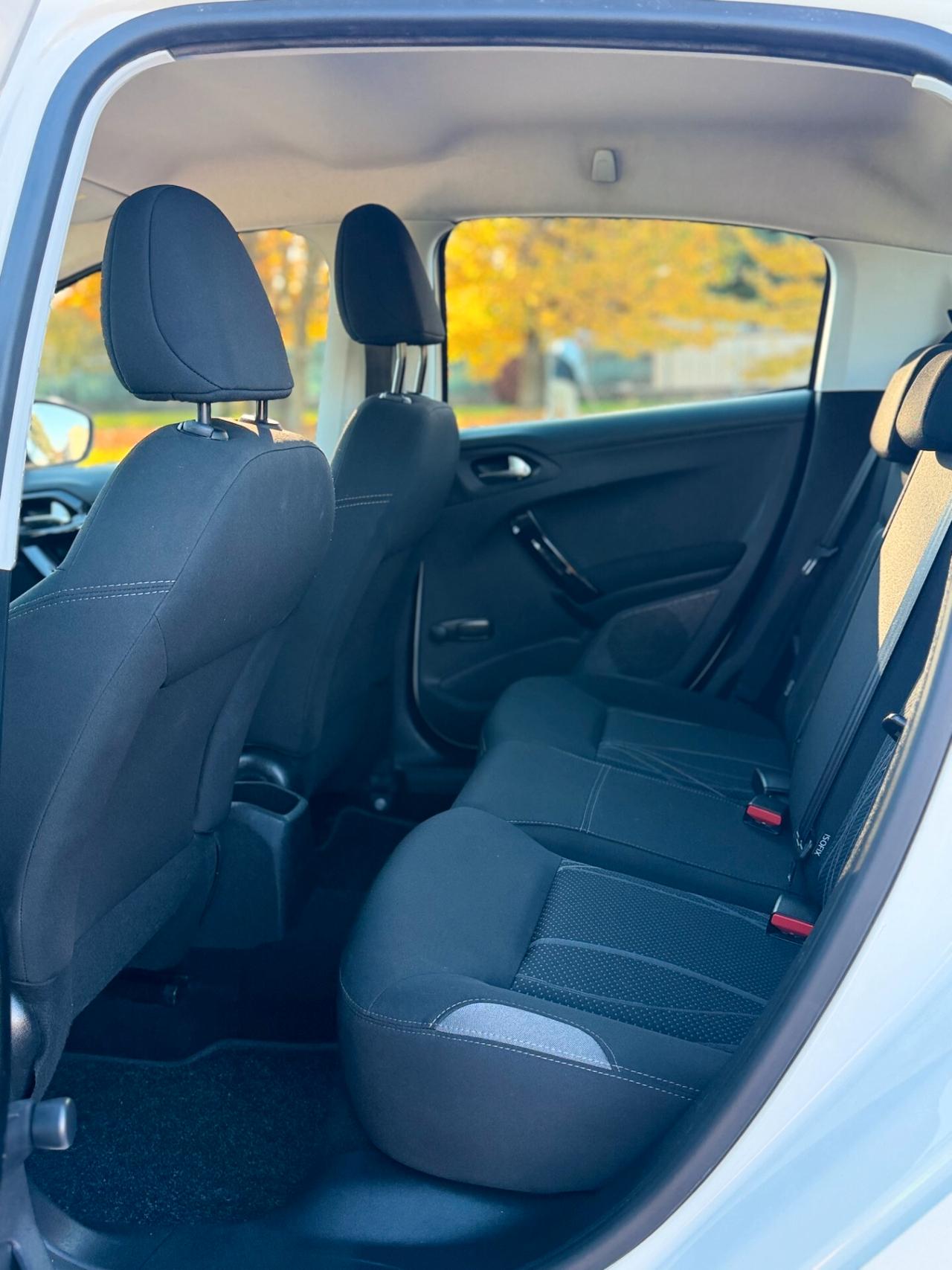 Peugeot 208 1.4 HDi 68 CV 5 porte Allure (NEOPATENTATI)