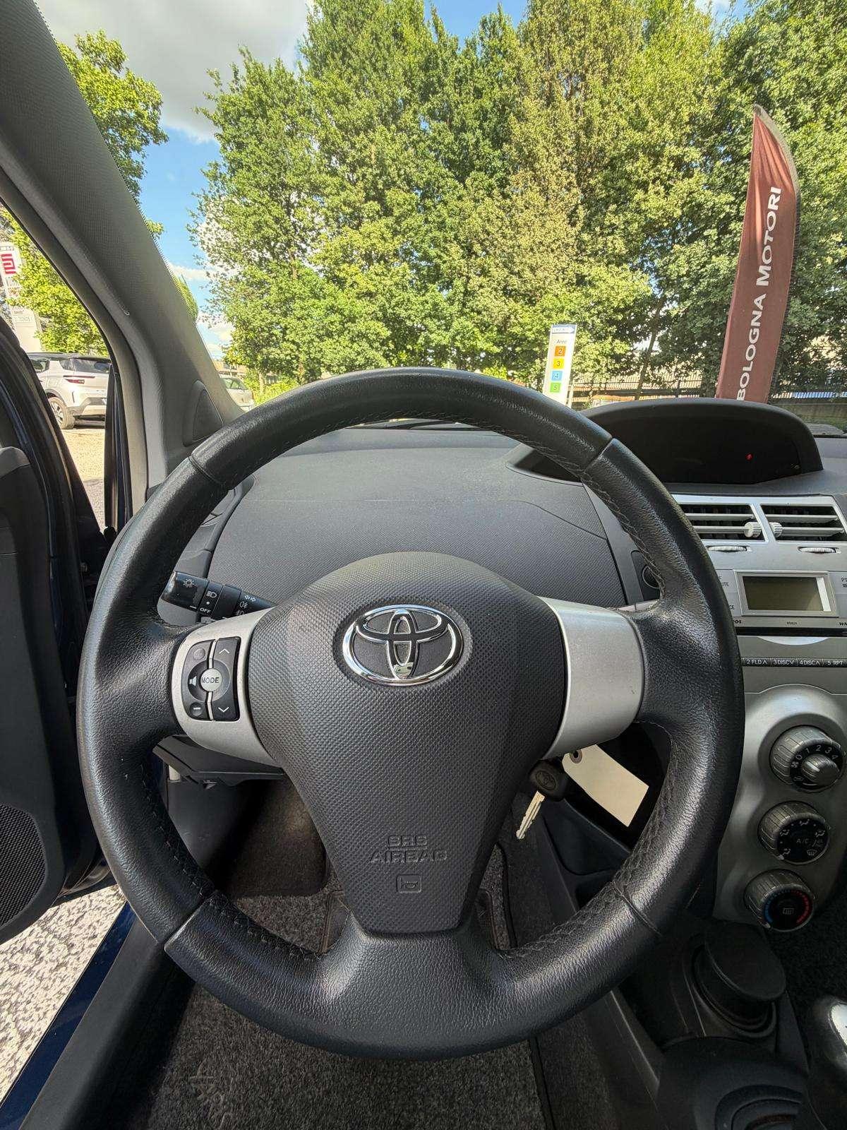 Toyota Yaris BENZINA