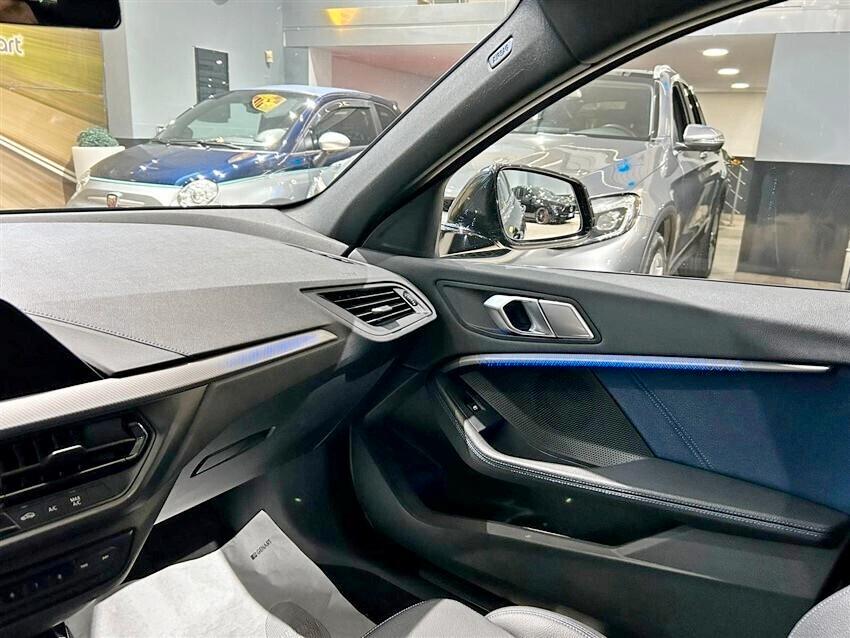 Bmw 116 116d 5p. Msport