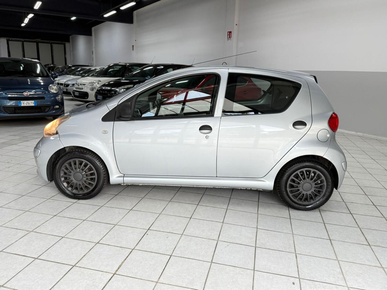 Toyota Aygo 1.0 12V VVT-i 5 porte Sol