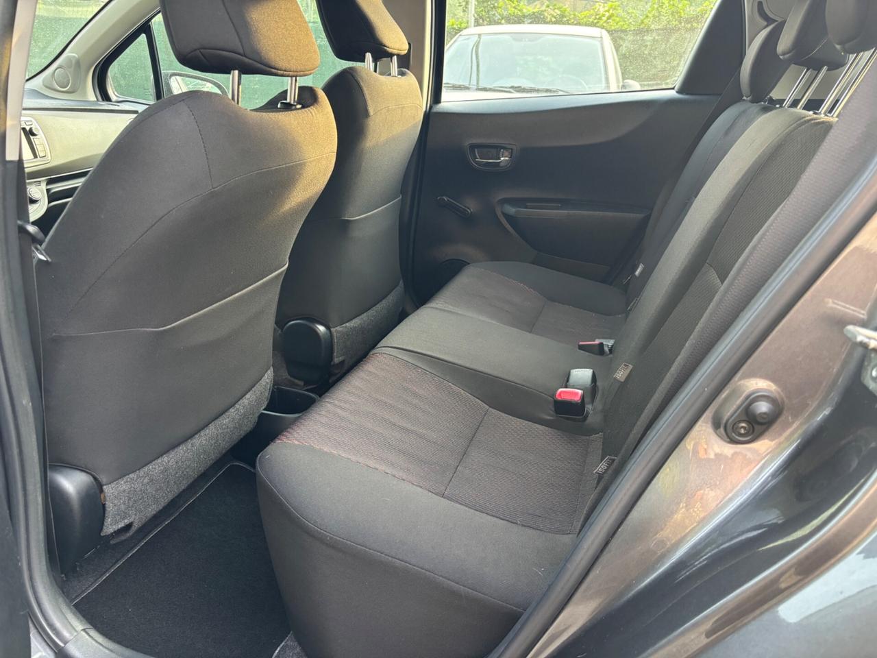 Toyota Yaris 1.3 5 porte Lounge AUTOMATICA