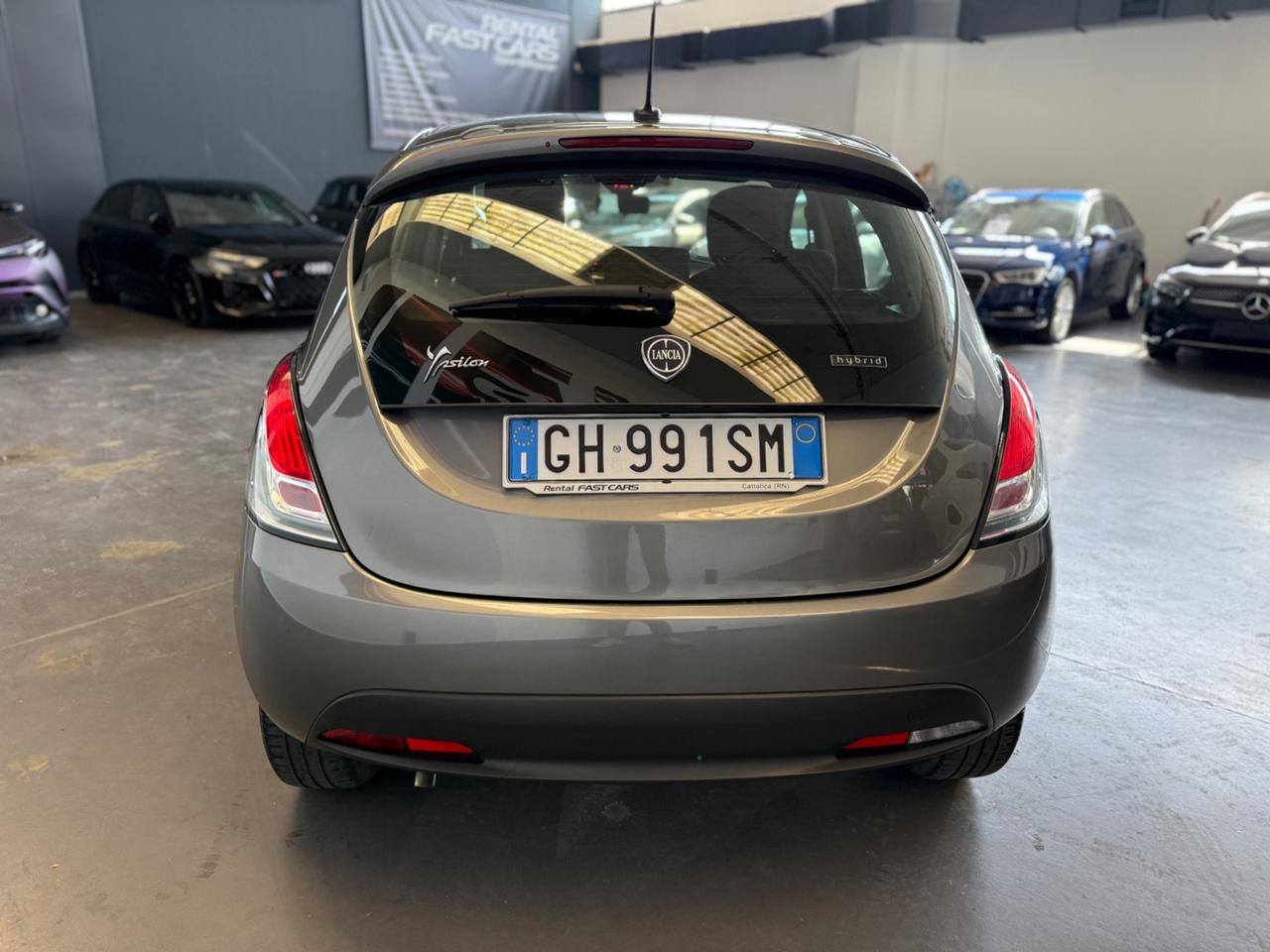 Lancia Ypsilon 1.0 FireFly 5 porte S&S Hybrid Ecochic Silver