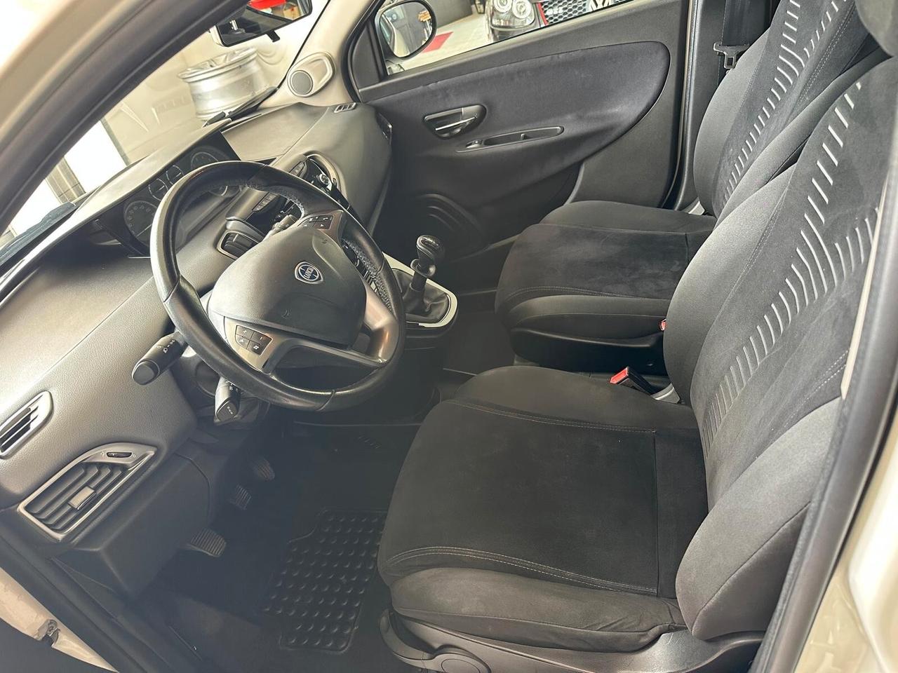 Lancia Ypsilon 1.2 69 CV 5 porte S&S Platinum