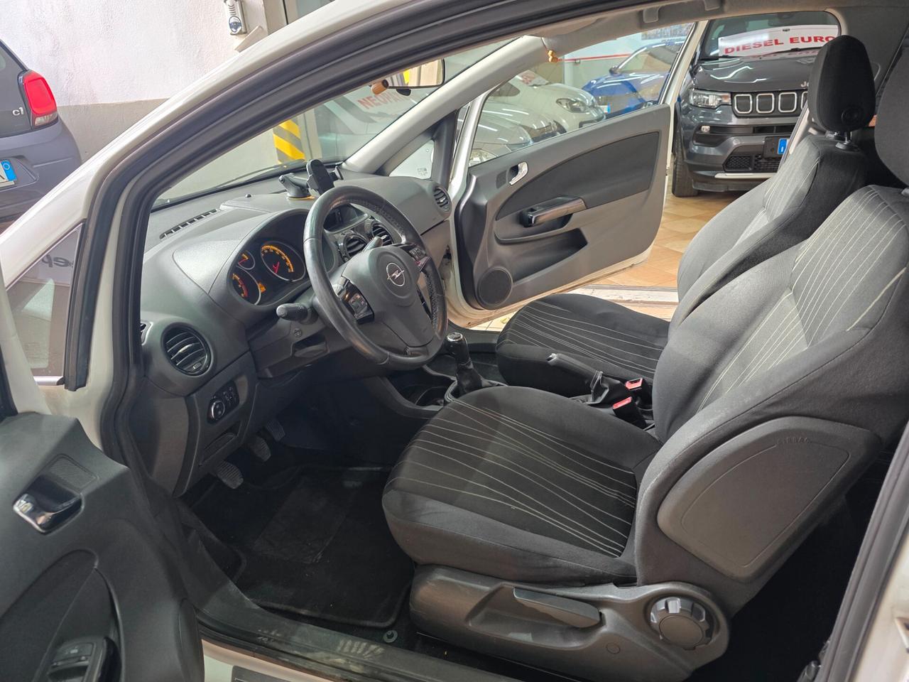 Opel Corsa 1.2 3 porte Club