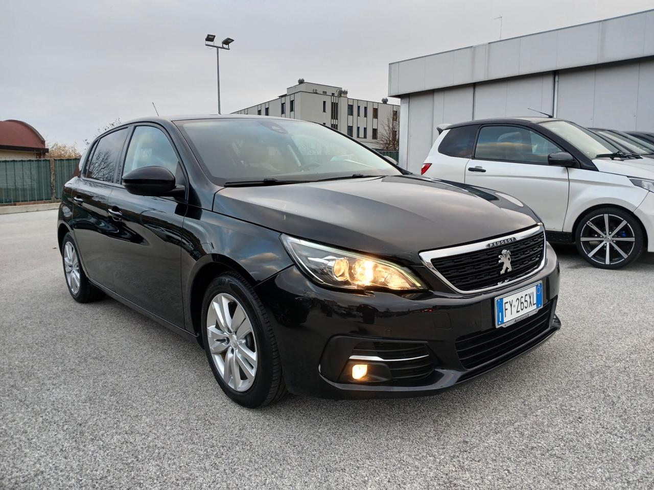 Peugeot 308 HDI 102CV 2019 BERLINA