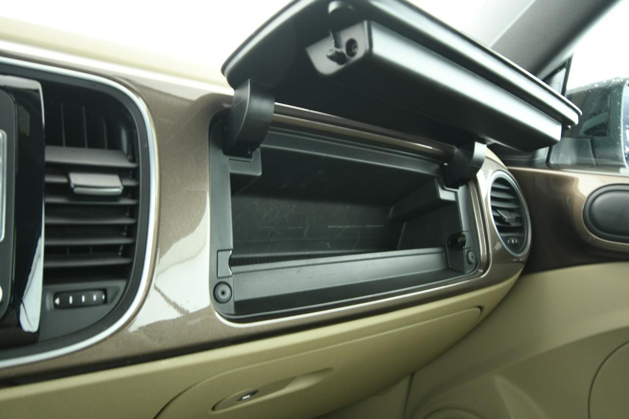 VOLKSWAGEN Maggiolino Cabrio 2.0 tdi Sport 140cv dsg PELLE+LED+C18"