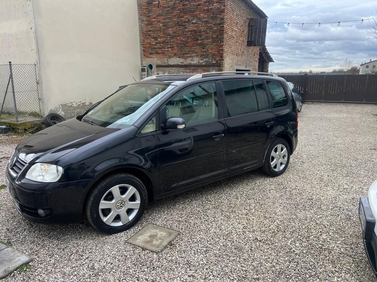 Volkswagen Touran 1.6 16V FSI Highline