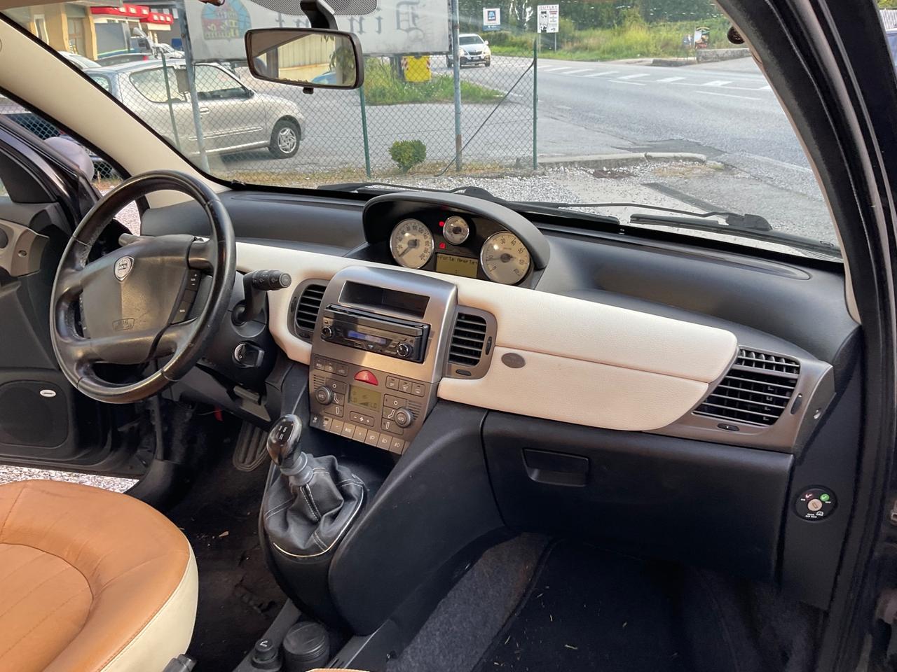 Lancia Ypsilon 1.2 16V Platino