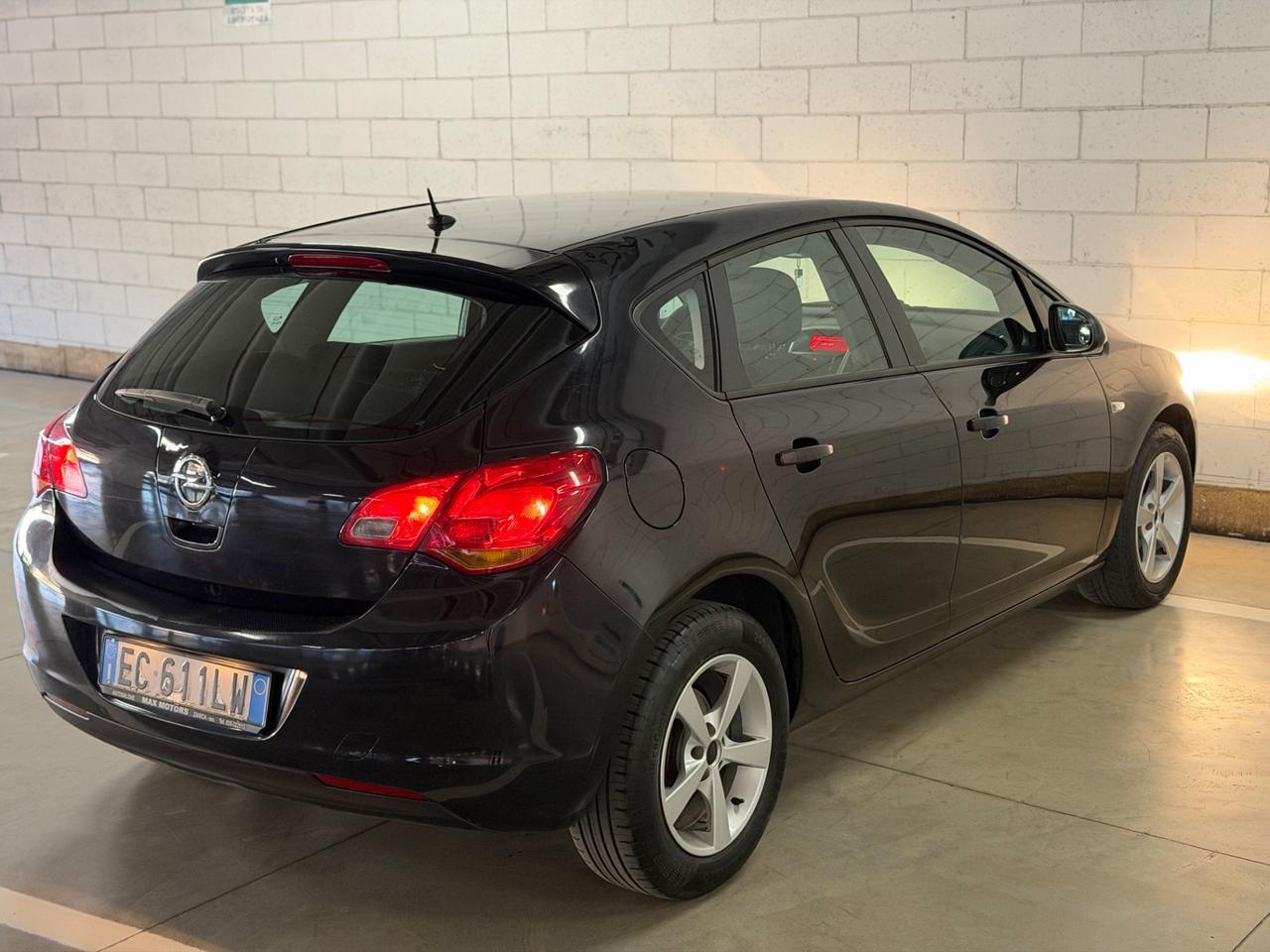 Opel Astra 1.6 115CV 5 porte Cosmo automatico