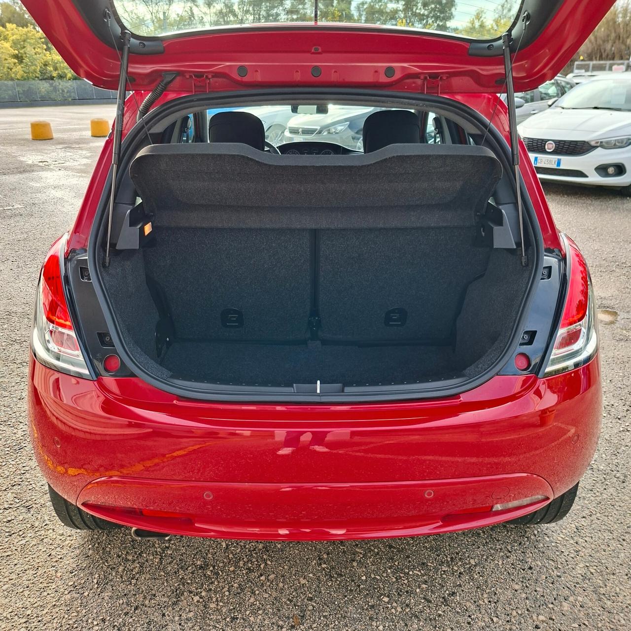 Lancia Ypsilon 1.0 Bz 70 Cv Hybrid Gold