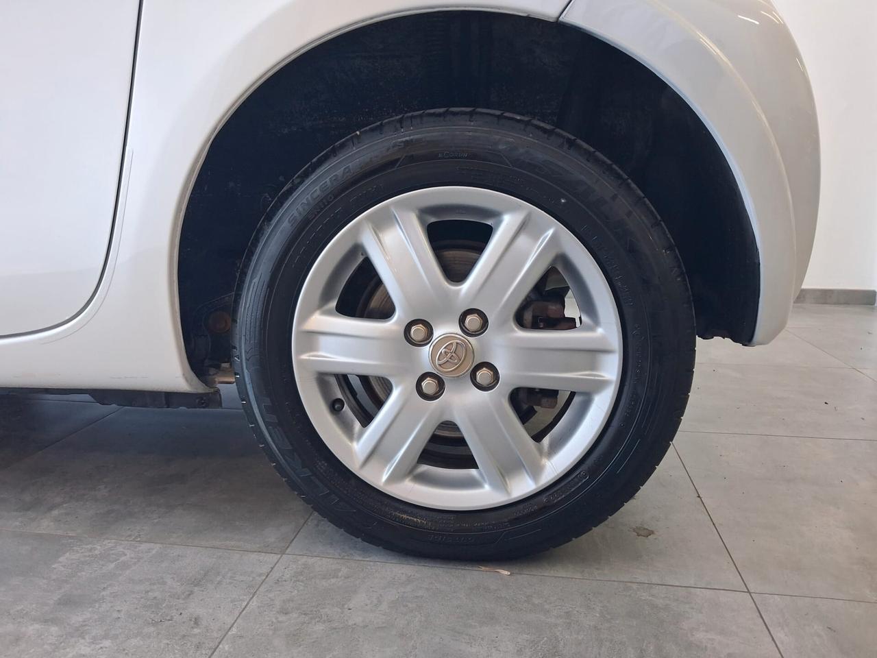 Toyota iQ 1.0 Sol