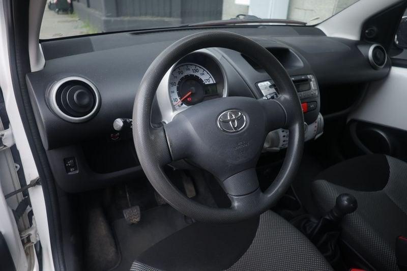 Toyota Aygo Toyota Aygo 1.0 VVT-i Active Connect 50KW ANNO 2013