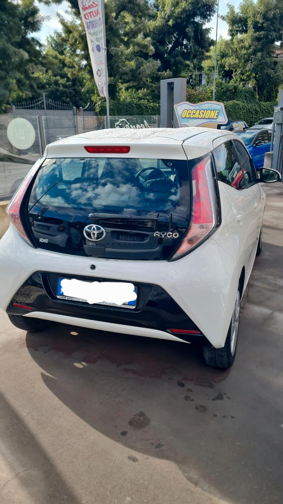 Toyota Aygo 1.0 VVT-i 69 CV 5 porte x-clusiv