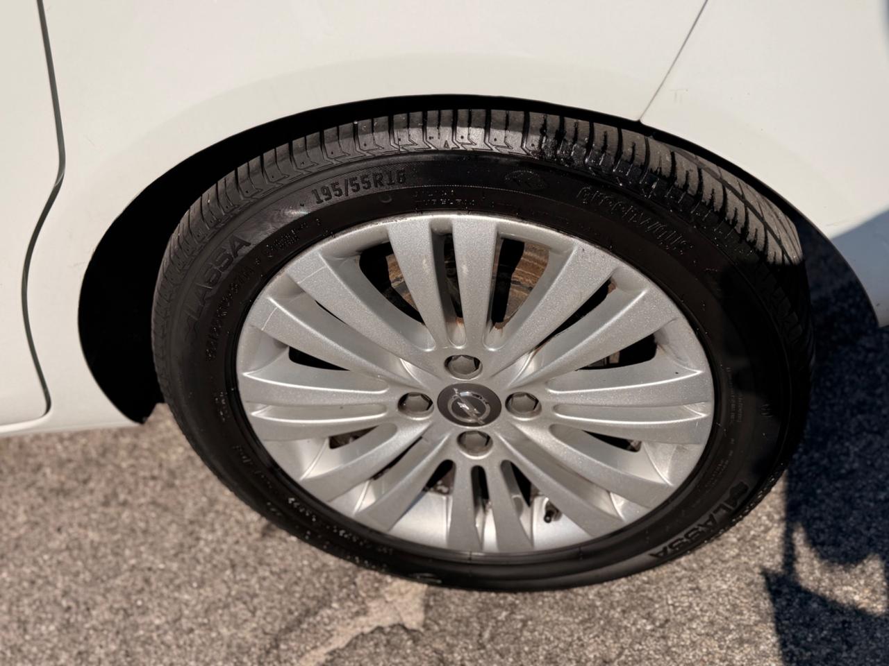 Opel Corsa 1.2 neopatentati GPL garanzia pronto uso