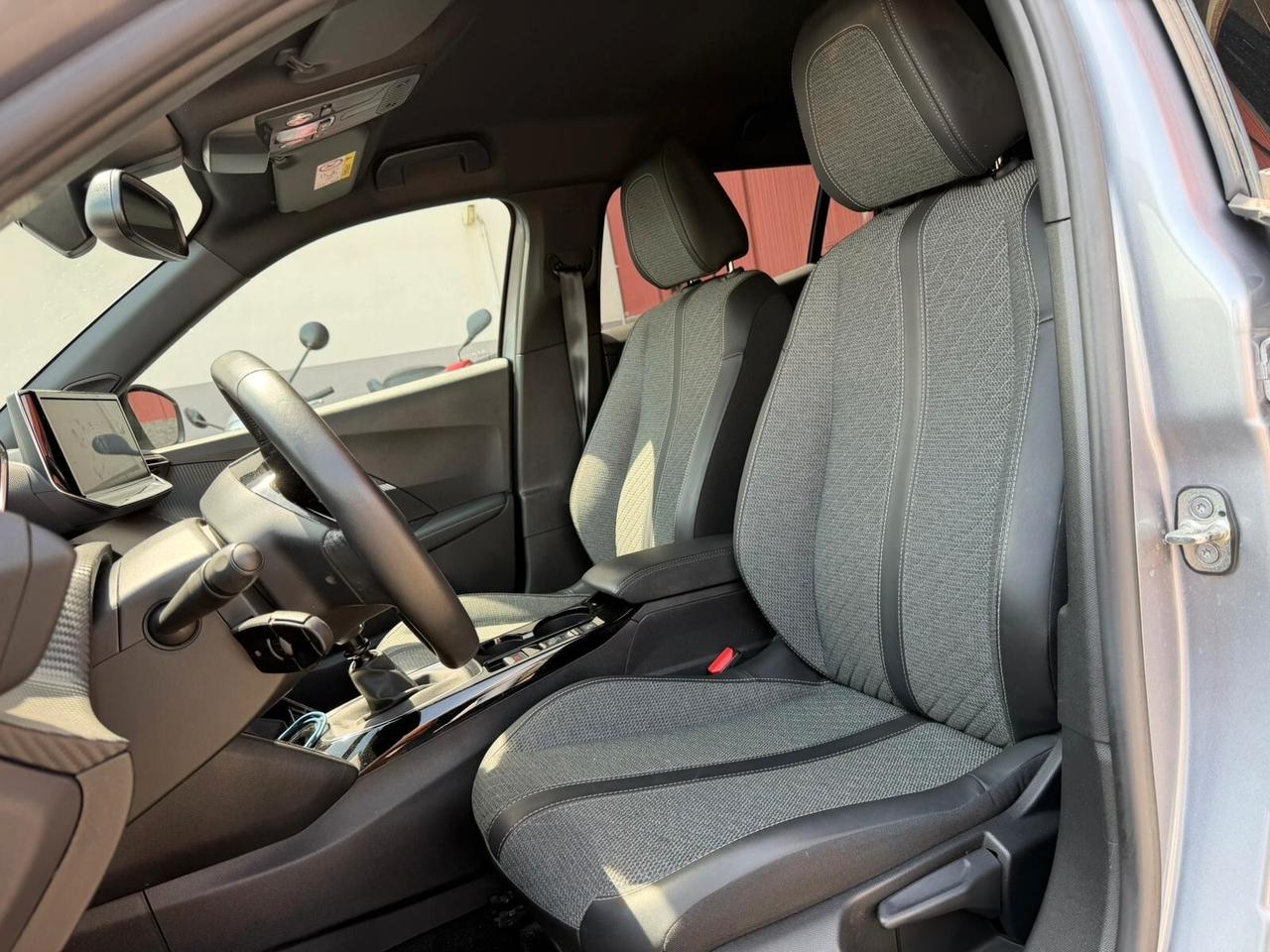 Peugeot 2008 PureTech 2024 UNIPRO 40000km!!!