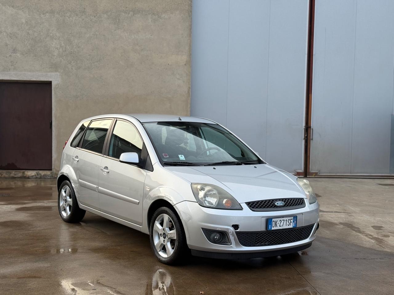Ford Fiesta 1.2 16V 5p. Ghia