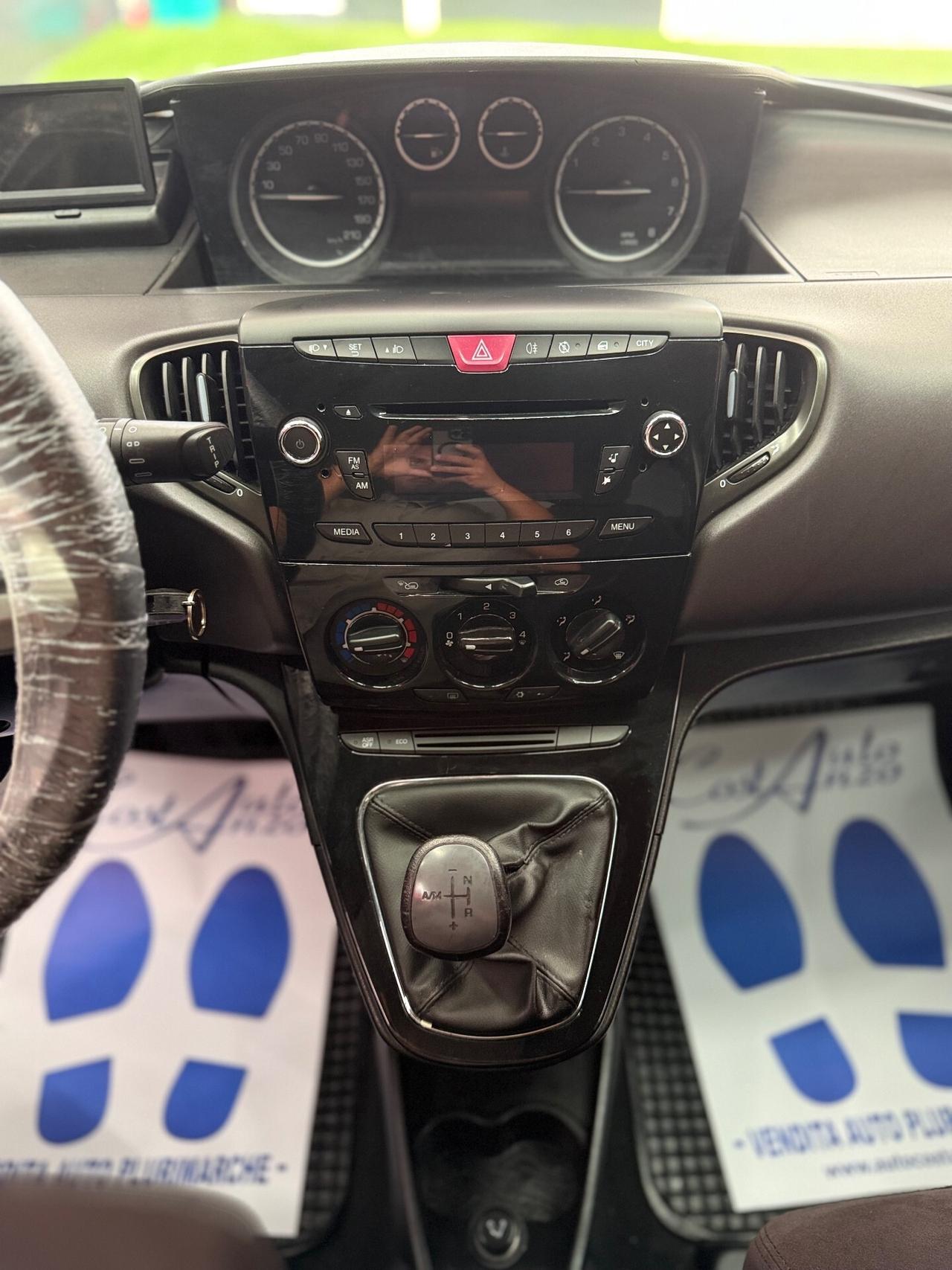 Lancia Ypsilon 0.9 Gpl 85cv Automatica 2012