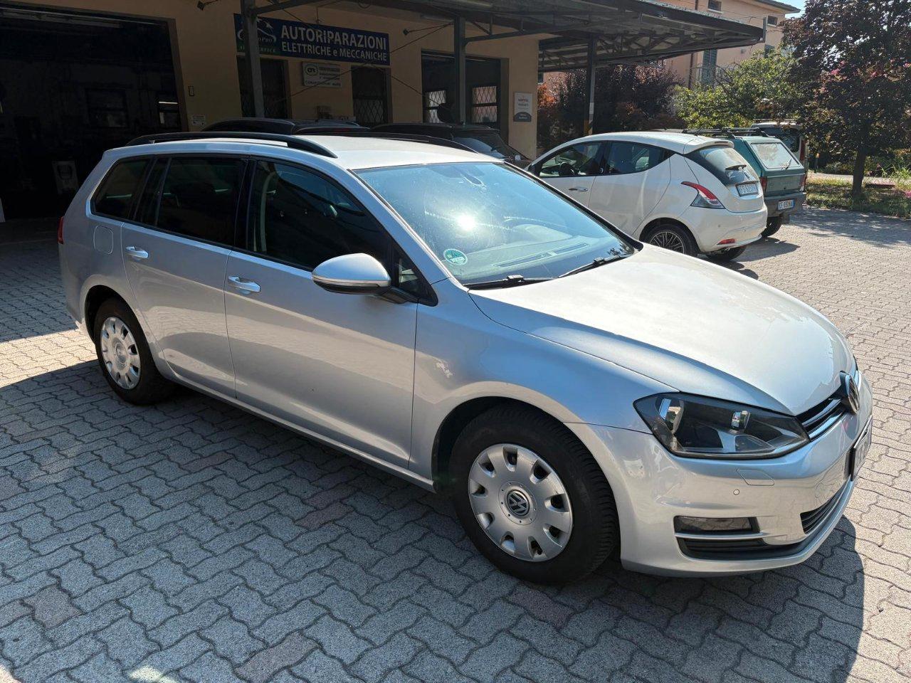 Volkswagen Golf Variant 1.6 tdi Comfortline 110cv OK NEOPATENTATO