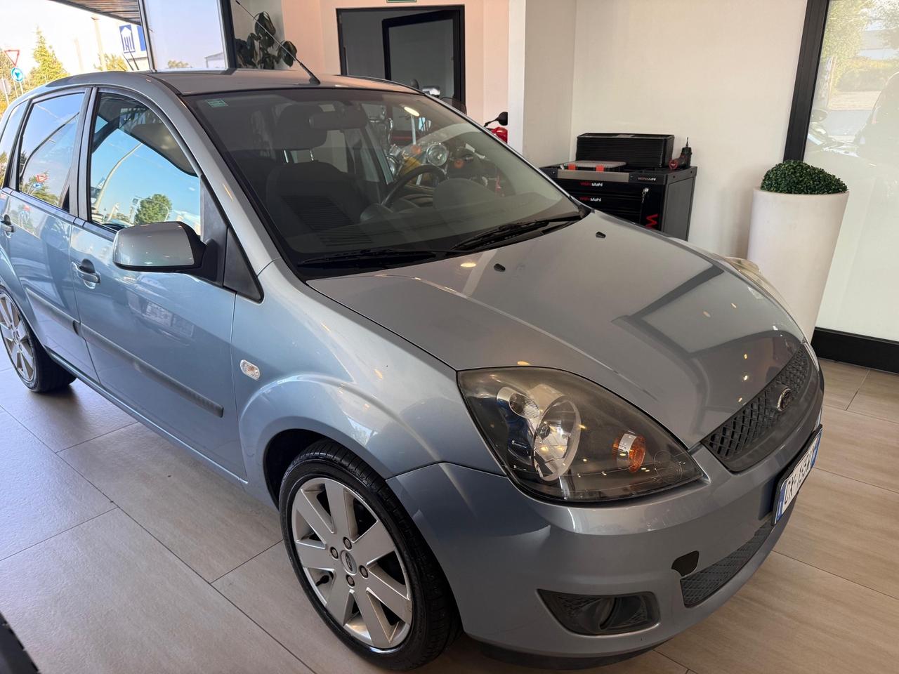 Ford Fiesta 1.2 16V 5p. Ghia