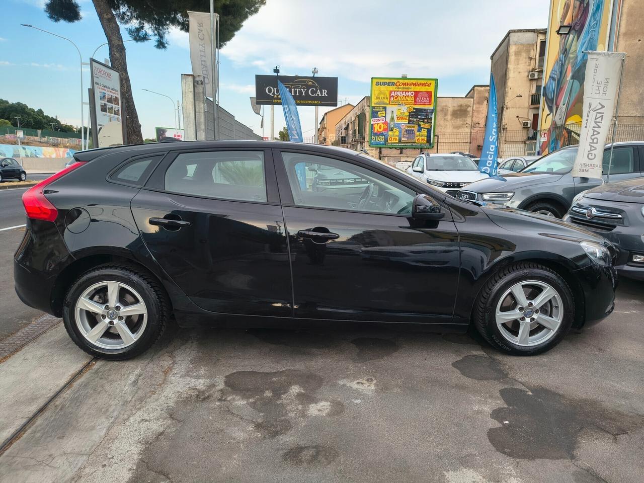 VOLVO V40 2.0 DIESEL SOLO 130.000 KM ANNO 2015