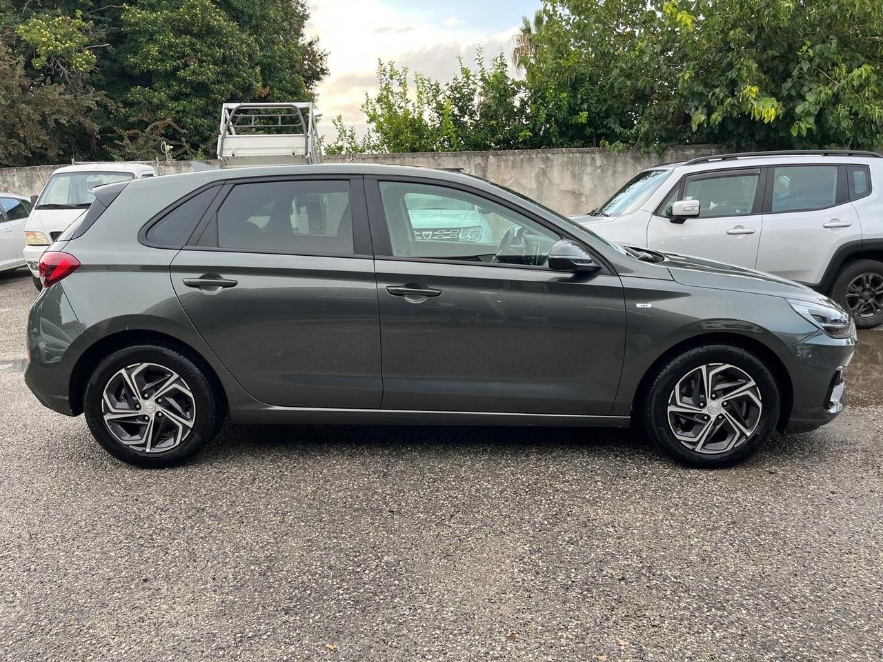 Hyundai i30-5p-1.0 hybrid- full-04/2023