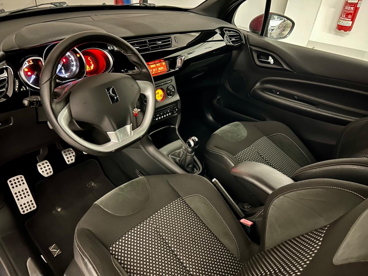 Ds DS3 3 1.4 VTi 95 Just Black